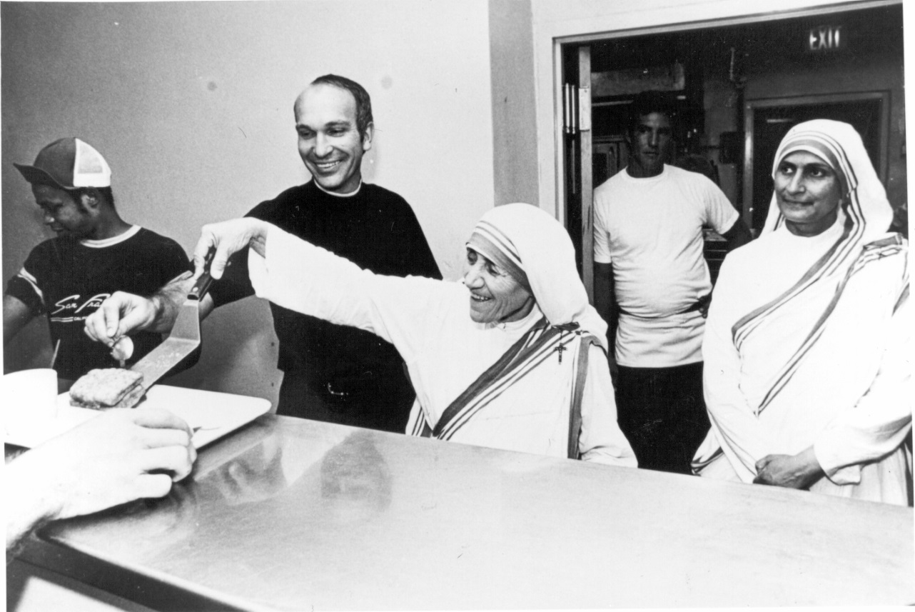 Mother_Teresa_serves_food_at_Camillus_House.jpg